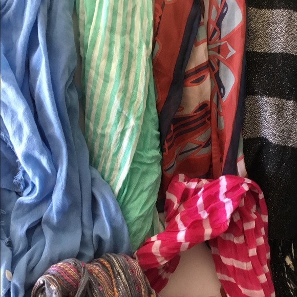 22 SCARVES! Various sizes, fabrics and styles! A complete Scarf Wardrobe! - Picture 10 of 10